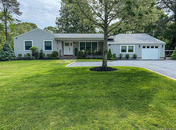 32 White Oak Lane, Westhampton Beach, NY 11978