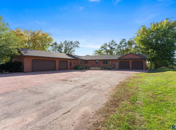 650 W Railroad St, Parker, SD 57053