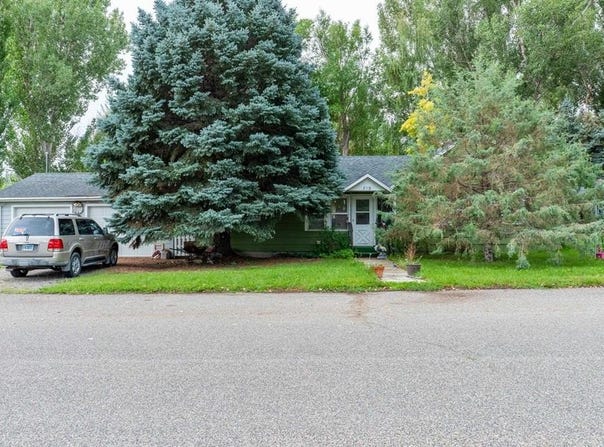 719 Montana Ave, Basin, WY 82410