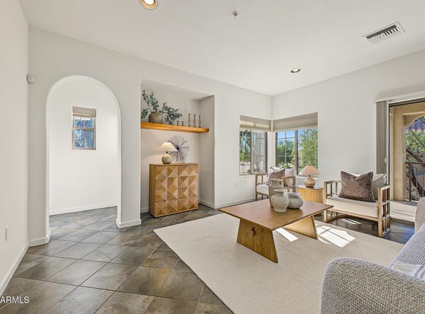 3935 E ROUGH RIDER Road, Phoenix, AZ 85050