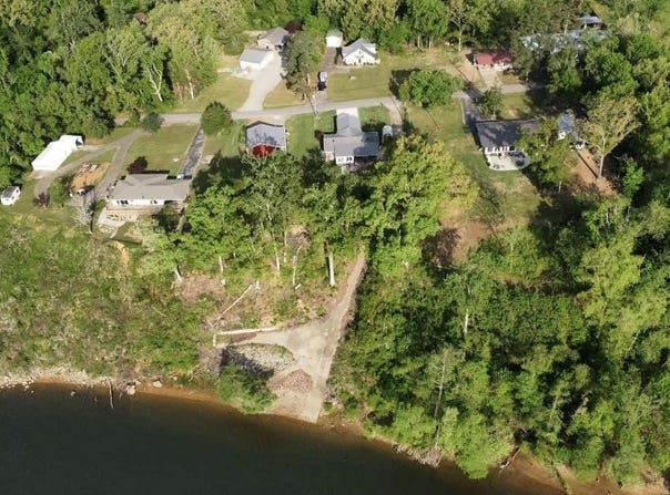 720 RIVERSIDE Ln, Crump, TN 38327