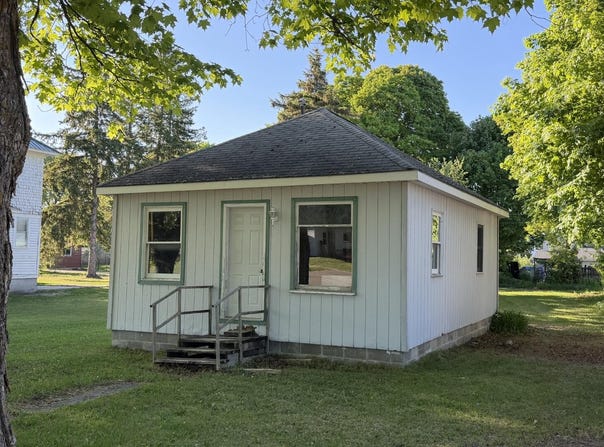 211 E Avenue A, Newberry, MI 49868
