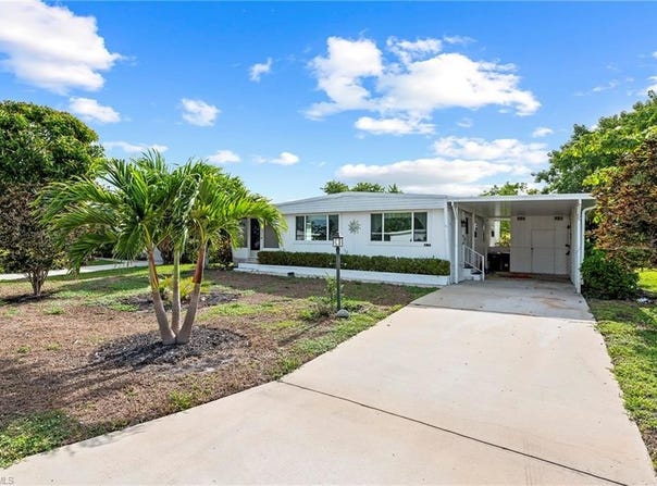 40 Le Mans Dr, NAPLES, FL 34112