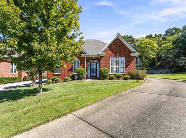 557 MAGNOLIA CREST CIRCLE, GARDENDALE, AL 35071