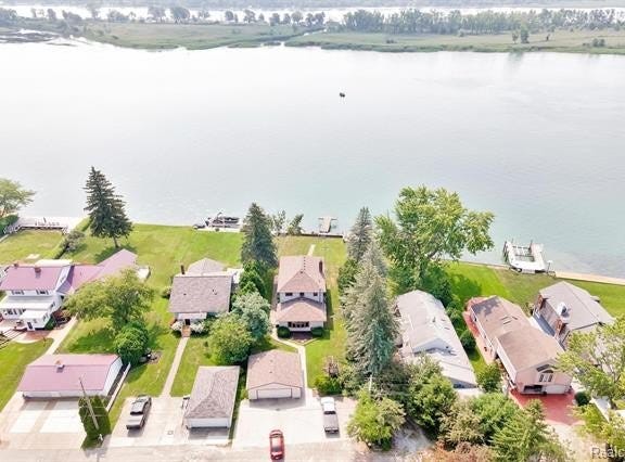 429 Edgewater, Algonac, MI 48001