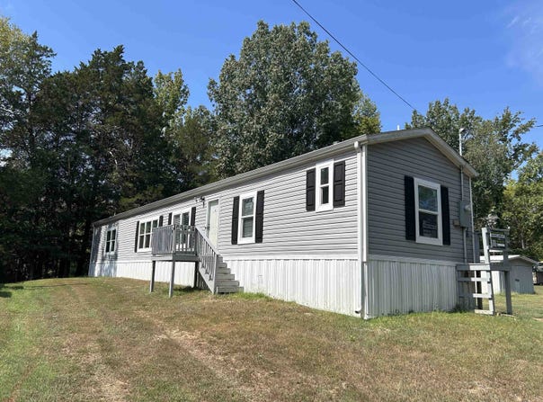 25 MARBLE Ln, Linden, TN 37096
