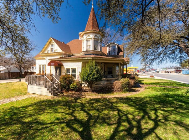 606 S Key Ave, Lampasas, TX 76550