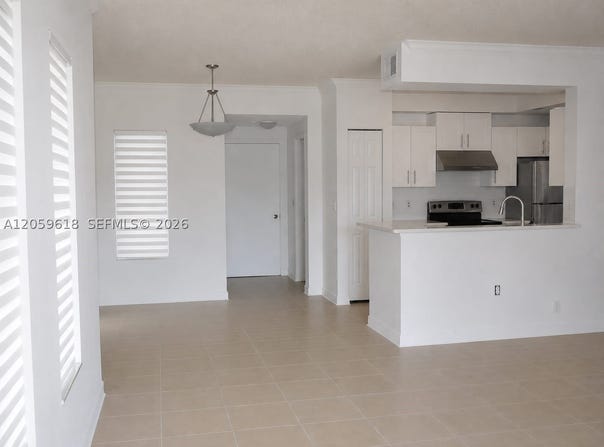 2452 Centergate Dr, Miramar, FL 33025