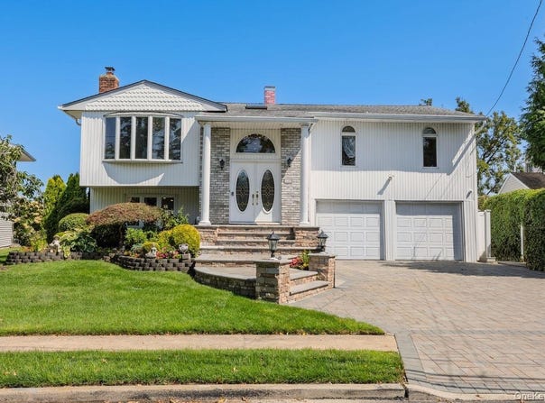 3529 Daniel Crescent, Baldwin Harbor, NY 11510