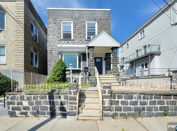 995 E Boulevard, Weehawken, NJ 07086