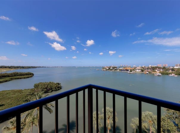 8 BELLEVIEW Boulevard, BELLEAIR, FL 33756