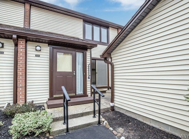 304 Charlesgate Circle, Amherst, NY 14051