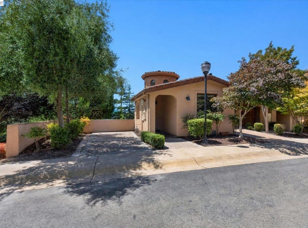 84 Siena Dr, Oakland, CA 94605