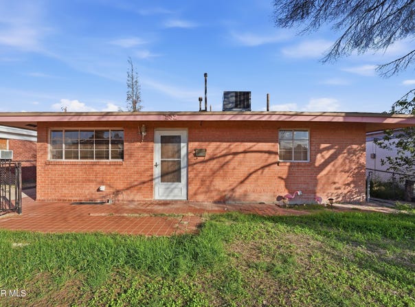 232 MANGO Road, El Paso, TX 79915
