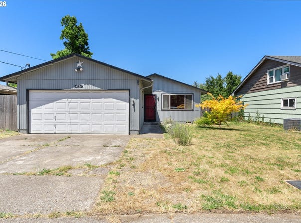 4526 DAISY St, Springfield, OR 97478