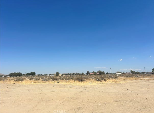 90th E, Sun Village, CA 93543