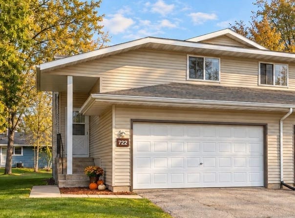 722 N HAWTHORNE Drive, APPLETON, WI 54915