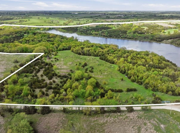 22017 Lakeview Road, Leon, IA 50144