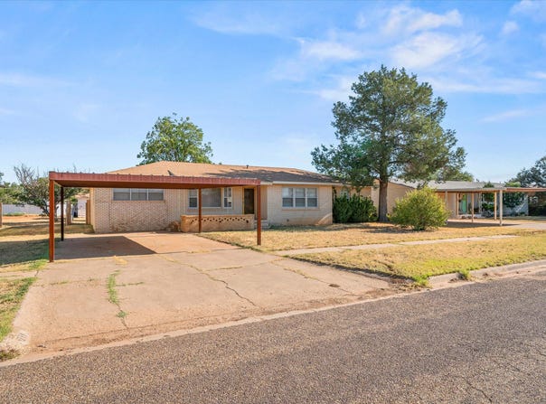 1211 E Lons Street, Brownfield, TX 79316