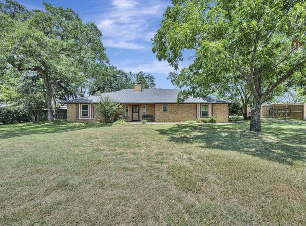 408 Chimney Hill Circle, Mansfield, TX 76063