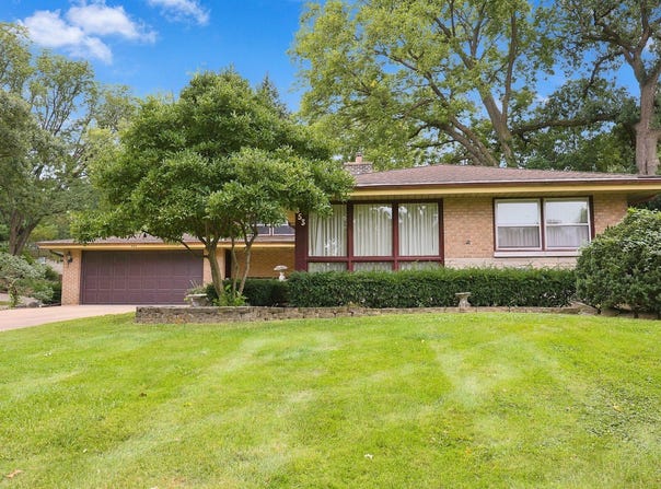 853 Edgewater Drive, Naperville, IL 60540
