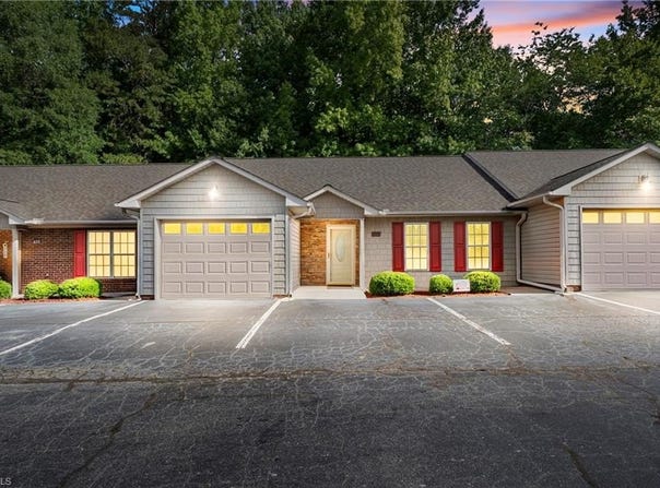 402 Pinefield Place, Thomasville, NC 27360