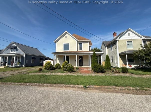 611 Dewey Avenue, WV 26170
