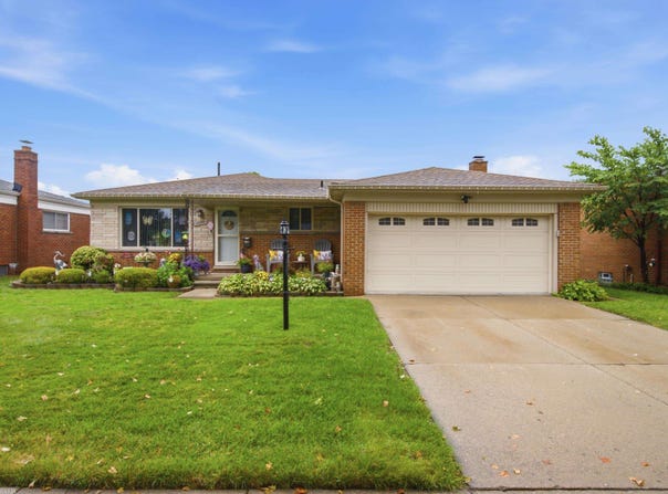 27952 Thomas Avenue, Warren, MI 48092