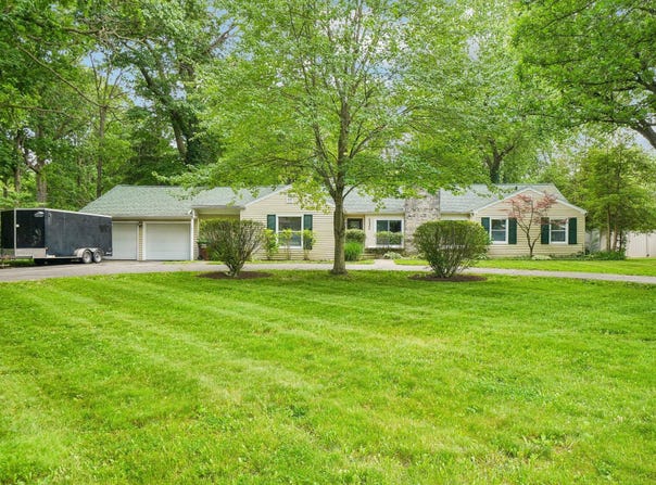 1331 E Oregon Road, Adrian, MI 49221