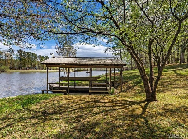 796 Tanglewood Drive, Bracey, VA 23919