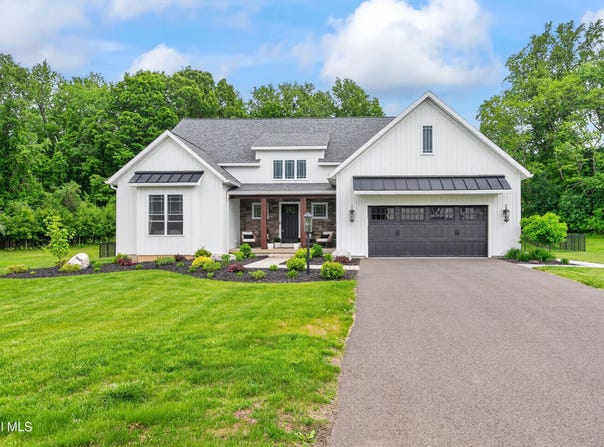 18 Bernie Loop, Troy, NY 12180