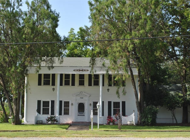 700 W Wrights Avenue, Comanche, TX 76442