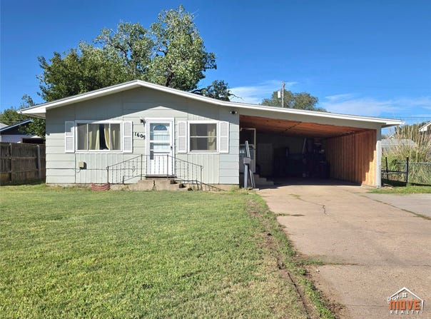 1609 E Laurel Street, Garden City, KS 67846