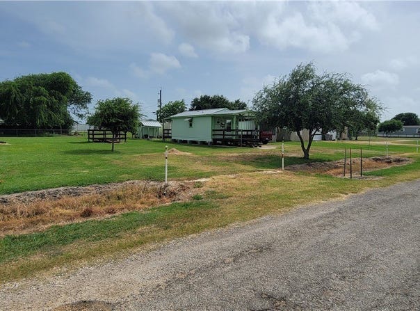 1007 W Dallas Avenue, Seadrift, TX 77983