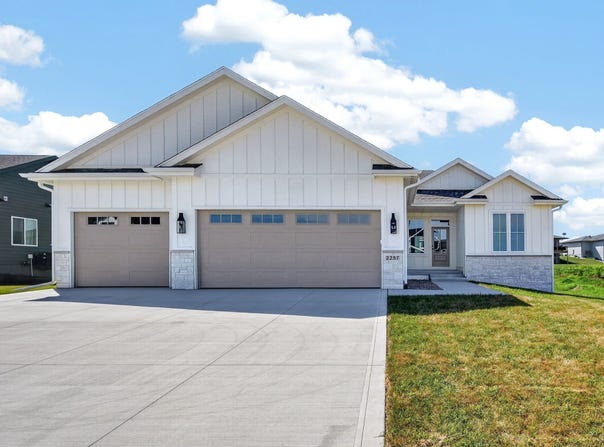 2257 Green Leaf Circle, Norwalk, IA 50211