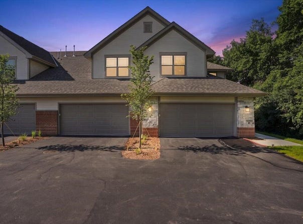 18925 Eagle Dr, Brookfield, WI 53045