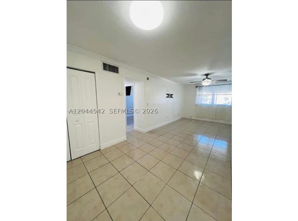 606 W 81st St, Hialeah, FL 33014