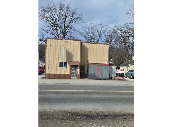707 E Broadway Street, Brunswick, MO 65236