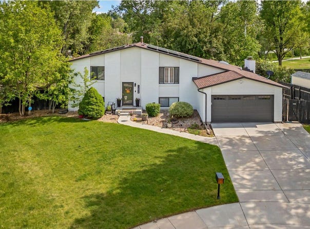12438 W 70th Pl, Arvada, CO 80004