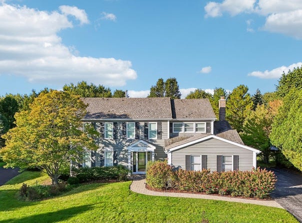 17945 W Pond Ridge Circle, Gurnee, IL 60031