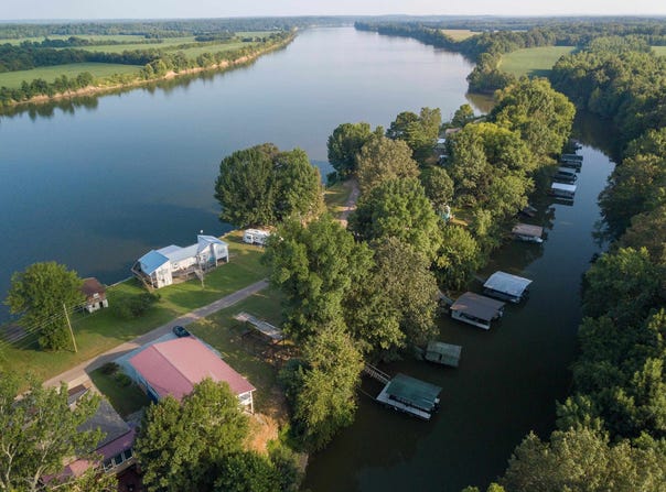 70 POINT Way, Saltillo, TN 38370
