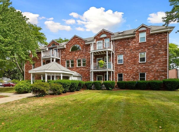 19 Paris St, Medford, MA 02155
