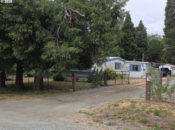 422 LOU GRAY Dr, MyrtleCreek, OR 97457