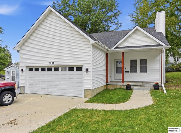 2008 N 70th Street, Omaha, NE 68104