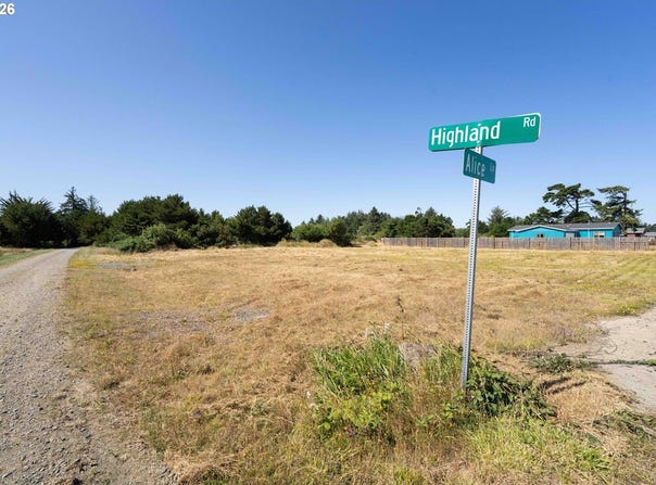 Highland, Bandon, OR 97411