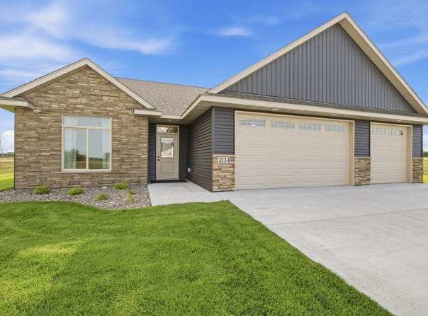 204 57th Avenue SE, Saint Cloud, MN 56304