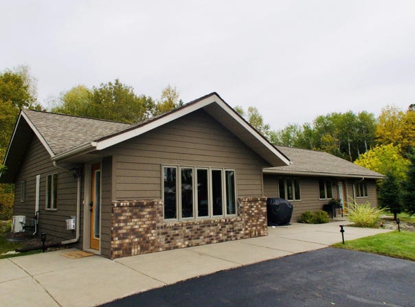 10 Falls Ave, Carlton, MN 55718