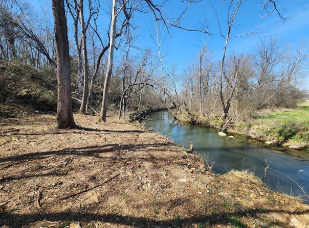 Lawrence 2080, Ash Grove, MO 65604