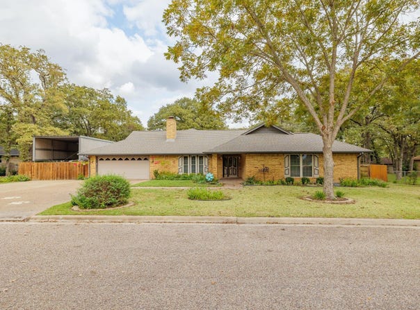 704 Enfield Rd, Rockdale, TX 76567
