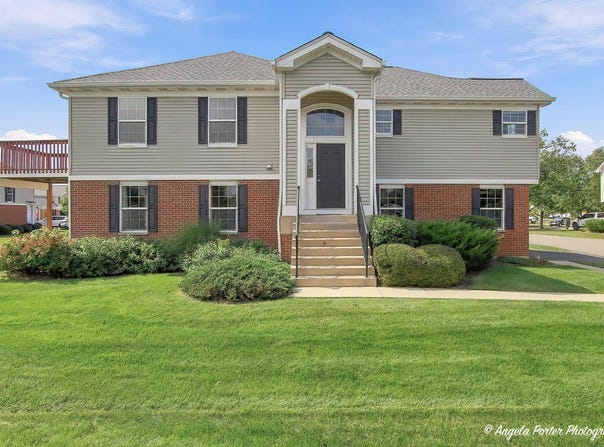 512 Legend Lane, McHenry, IL 60050